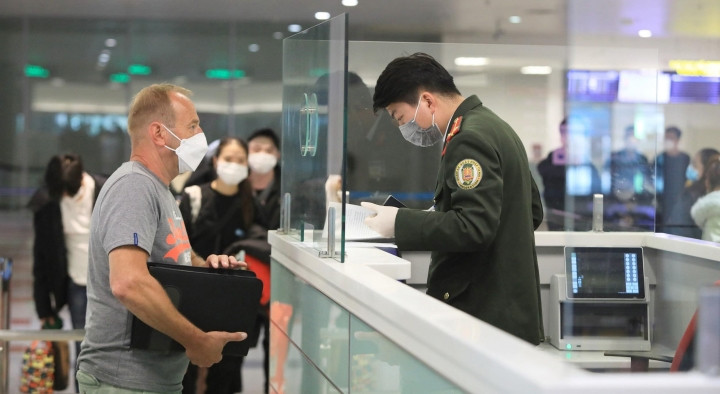 Vietnam temporarily stops health declaration for arrivals